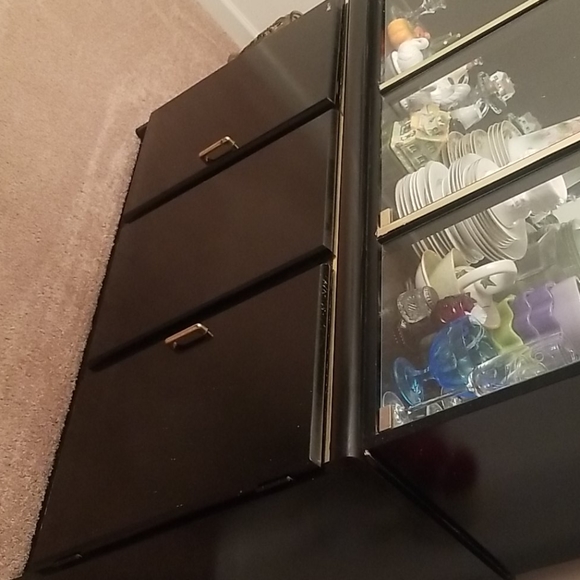 Breakfront - Picture 2 of 3